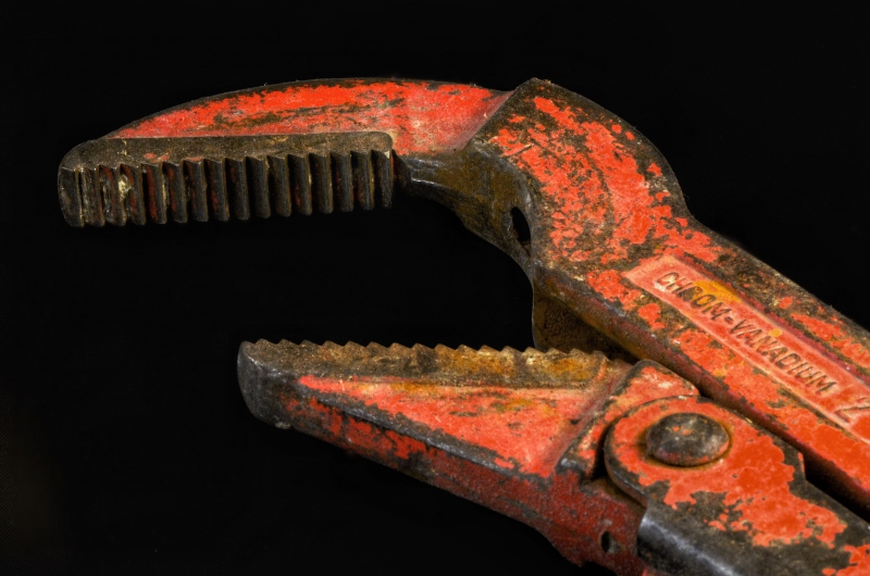 plombier-TRIGANCE-min_pipe-wrench-318084